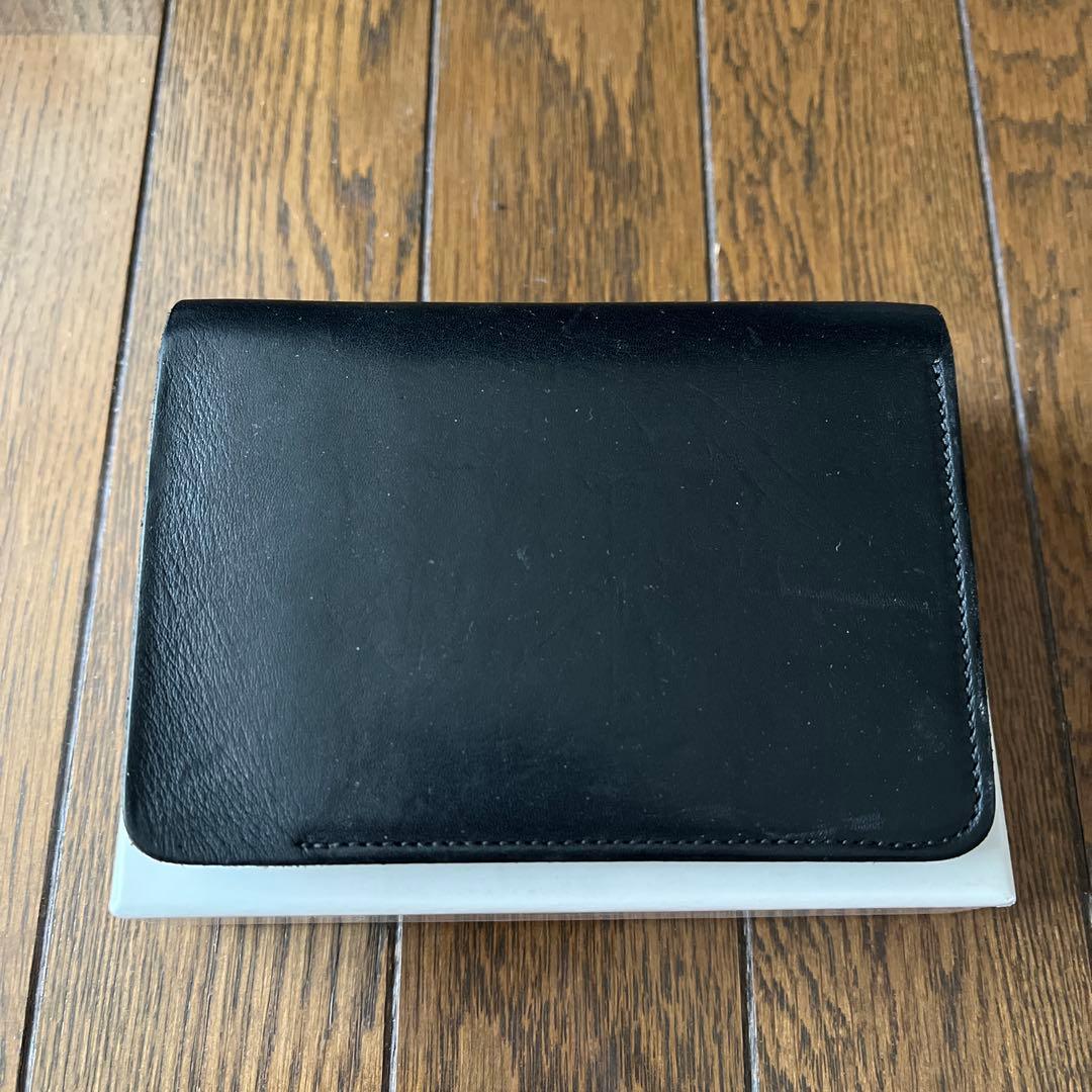 フォルメ　黒レザー 二つ折り財布