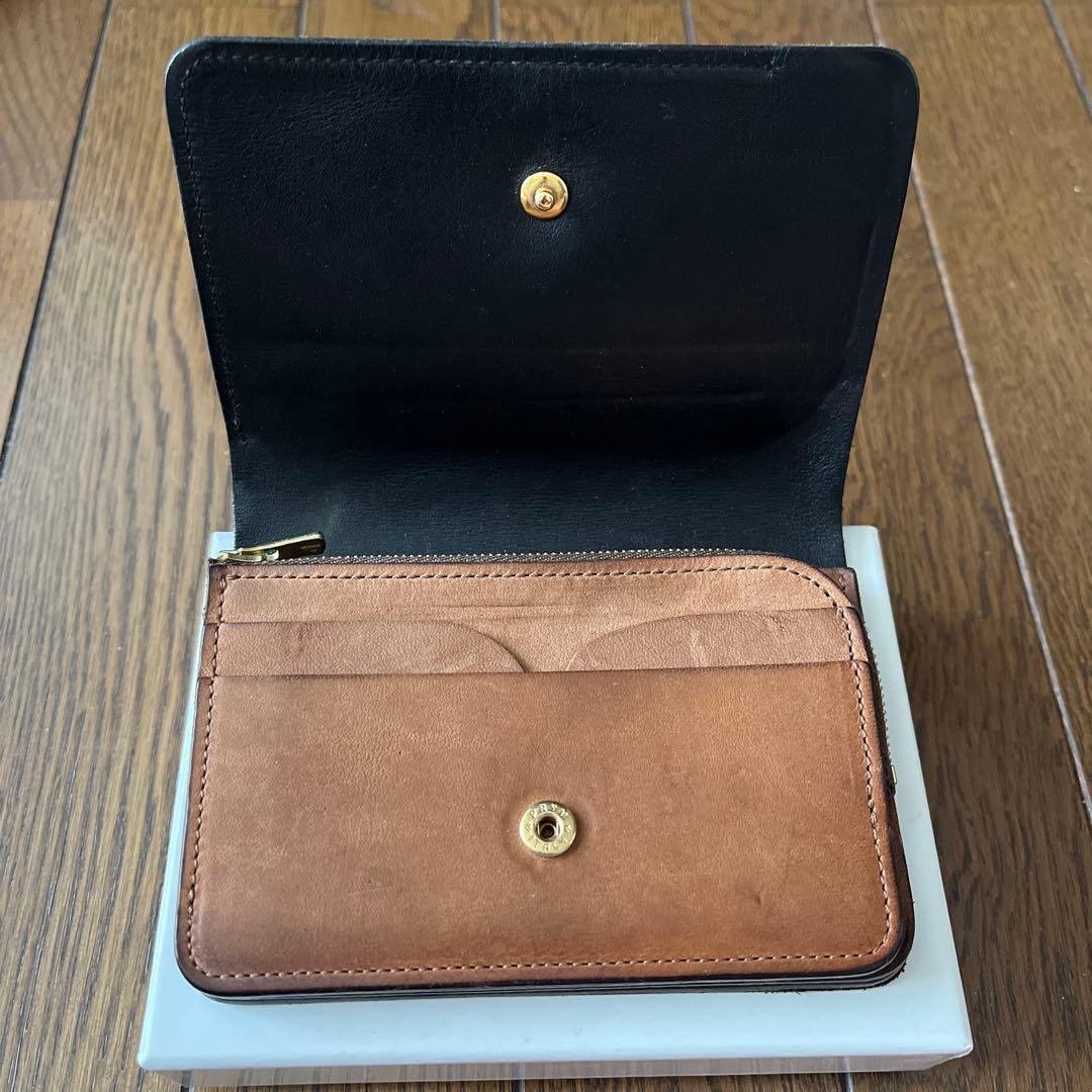 フォルメ　黒レザー 二つ折り財布