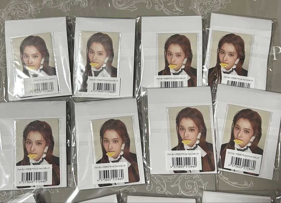 MISAMO JYPSTORE特典 フォトカード付きアクリルフォトスタンド　サナ