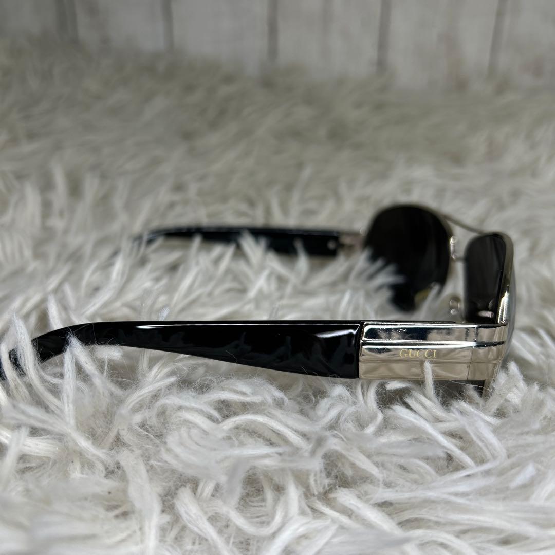 GUCCI ミラー　鏡　サングラス メガネ　ロゴ　グッチ
