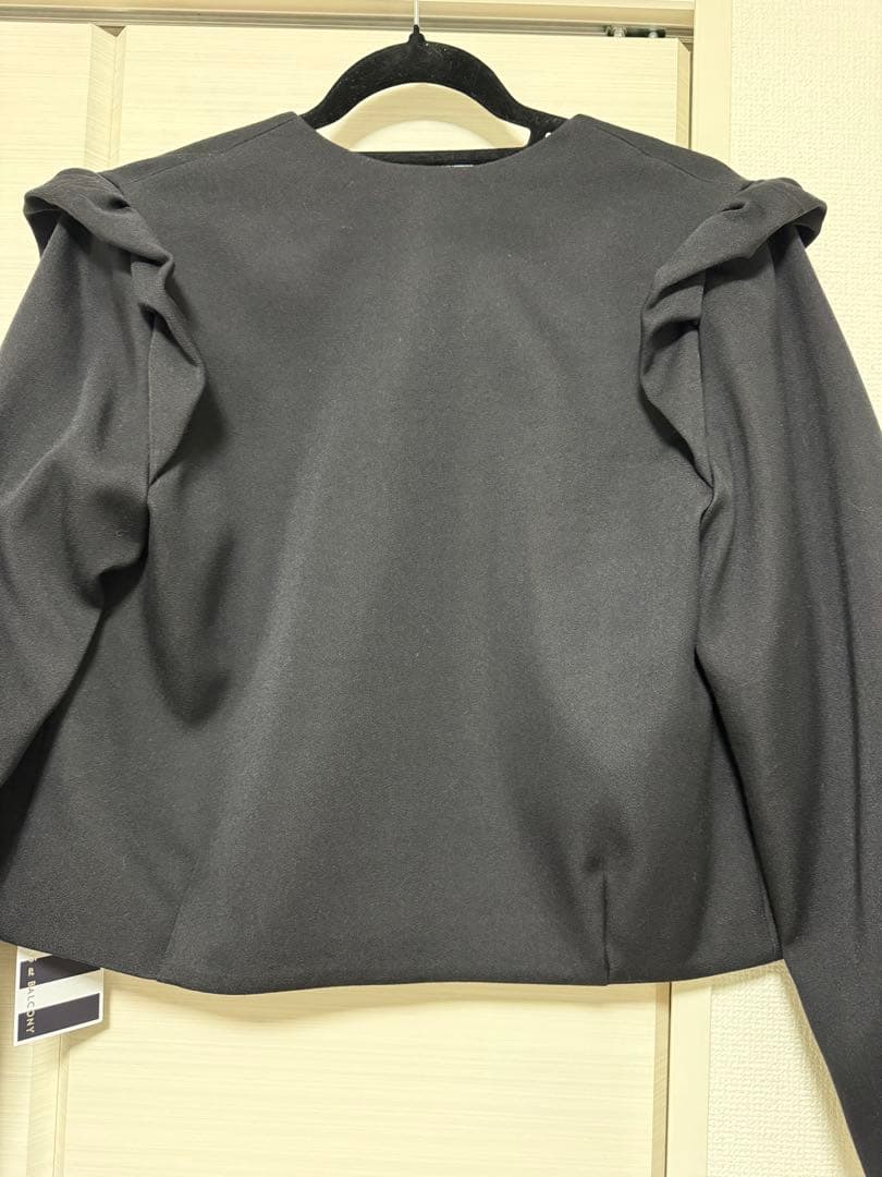 ボーダーズアットバルコニーノーカラージャケット フリル付き