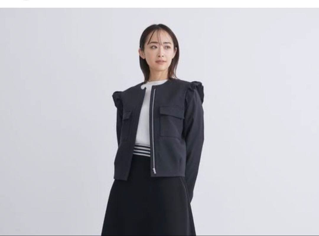 ボーダーズアットバルコニーノーカラージャケット フリル付き