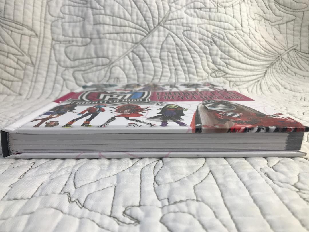 洋書「モンスター・ハイ キャラクター図鑑」Monster High