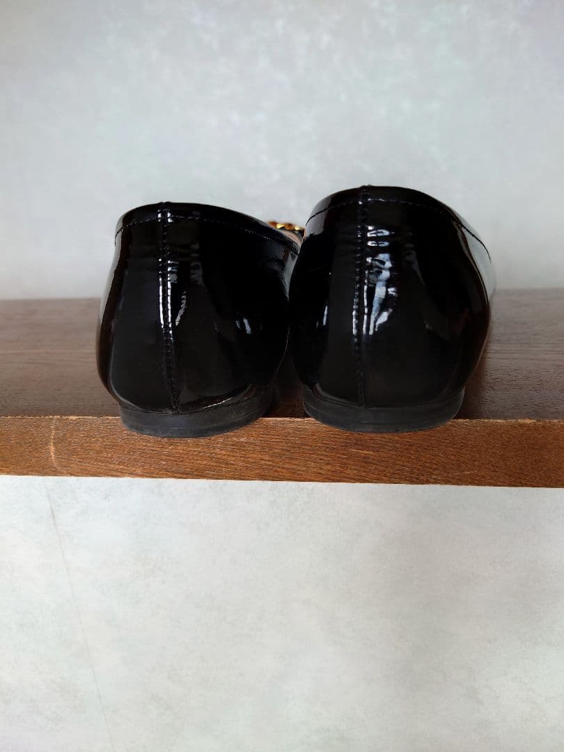 PRADA ブラック フラットシューズ ゴールドチェーン　サイズ381/2