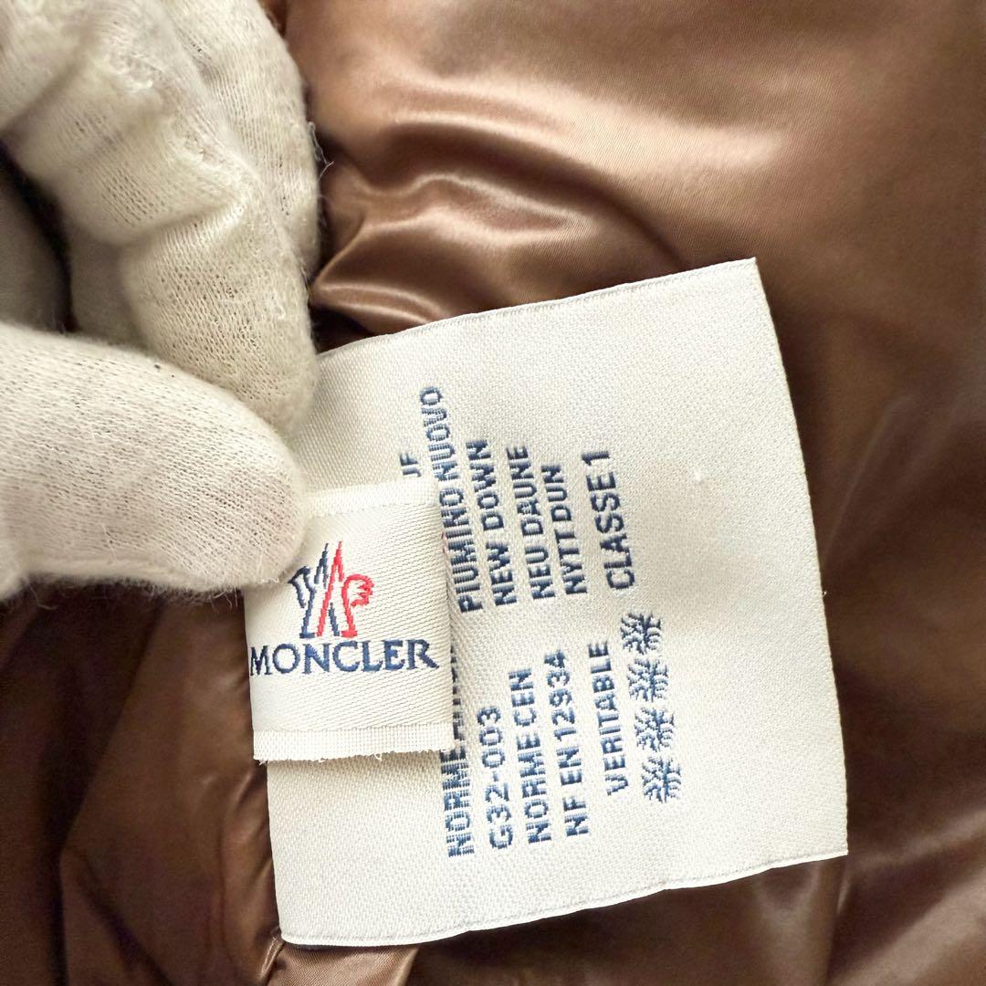 【モンクレール】バルトロメ ダウンベスト ブラウン　フード　ロゴワッペン　0