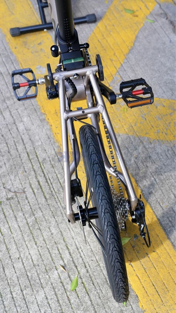 アルミ合金製 Brompton 同系 16インチ 折りたたみ自転車・9段変速