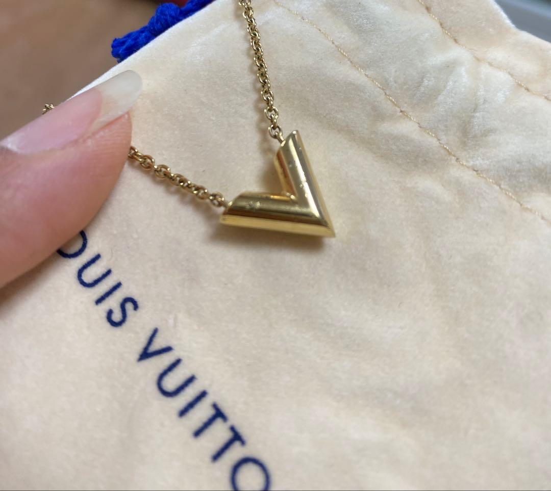 LOUIS VUITTON ネックレス ロゴチャーム付きnaop