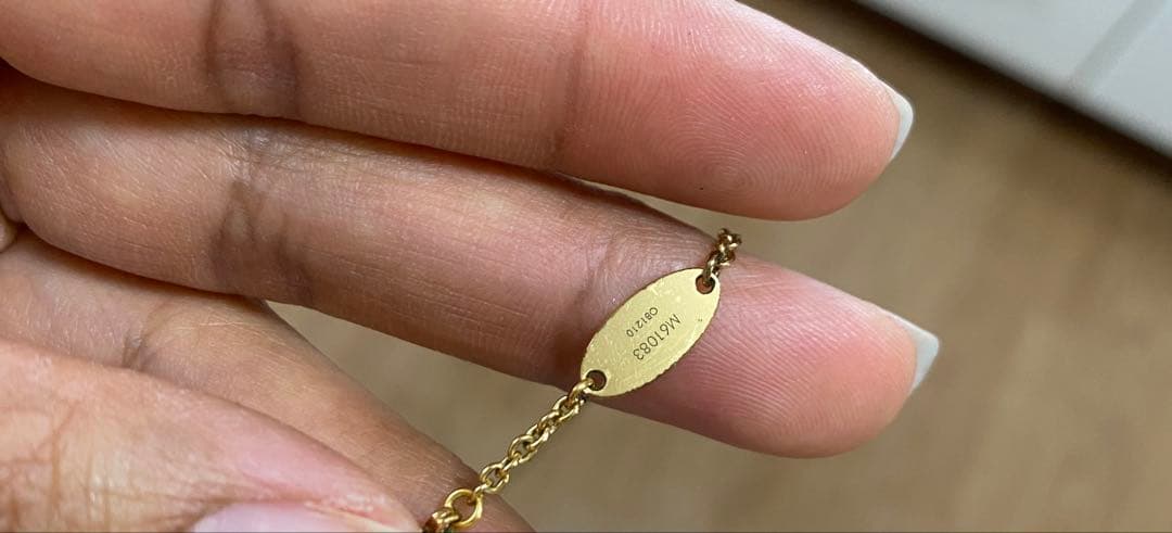 LOUIS VUITTON ネックレス ロゴチャーム付きnaop