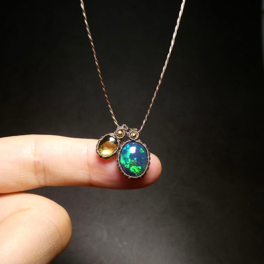 ブラックオパールとペリドットのマクラメネックレス