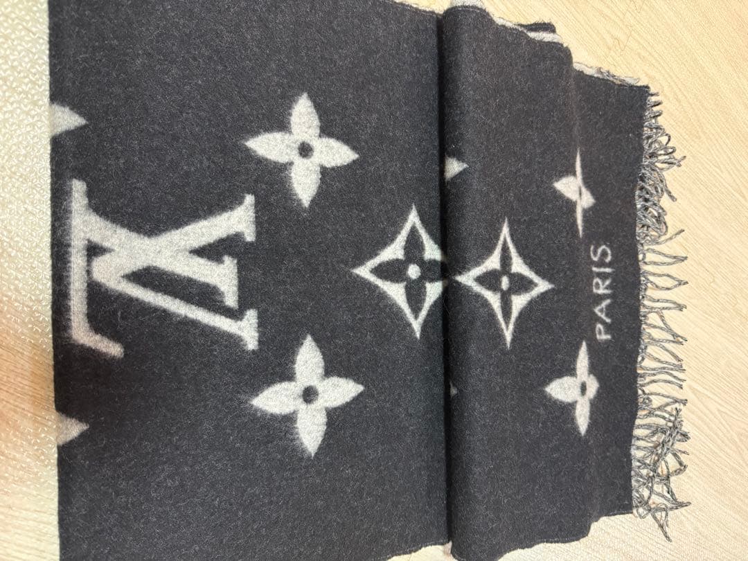 LOUIS VUITTON マフラー ブラック グレーエシャルプ　レイキャビック