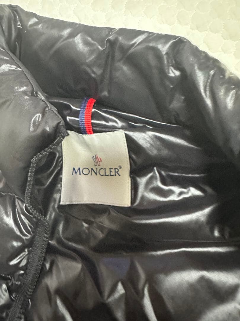 モンクレールのダウンベスト