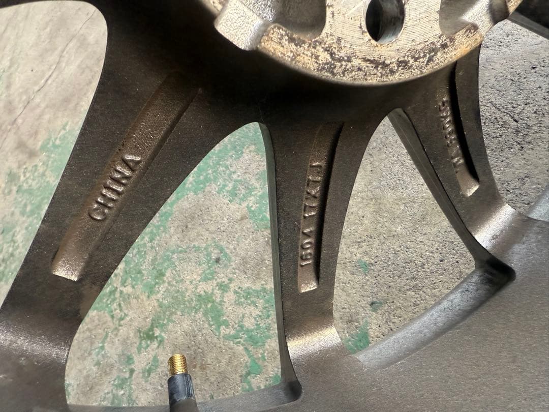 junyaロクサーニスポーツ 17×7J +48 PCD114.3 5穴