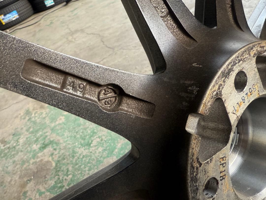 junyaロクサーニスポーツ 17×7J +48 PCD114.3 5穴