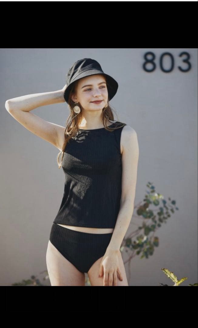 サンアイリゾート　ラッシュガード付き水着4点セット