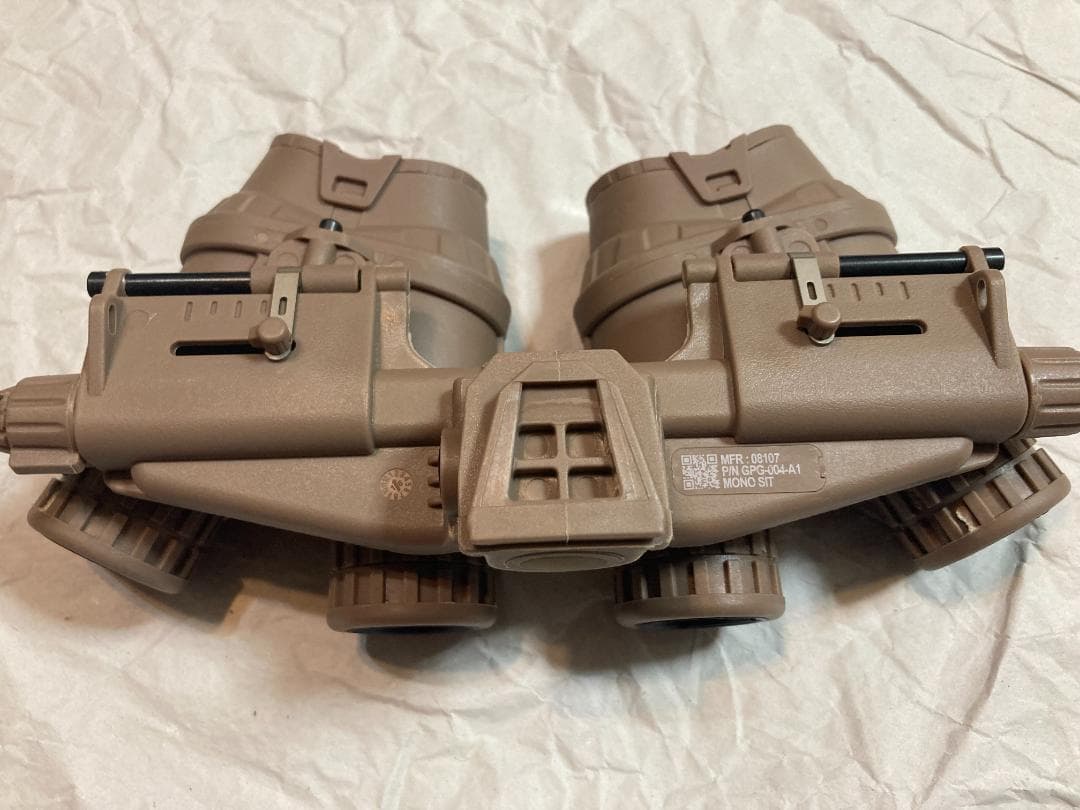 【発光モデル】GPNVG-18 4眼ナイトビジョンゴーグル ダミー DE