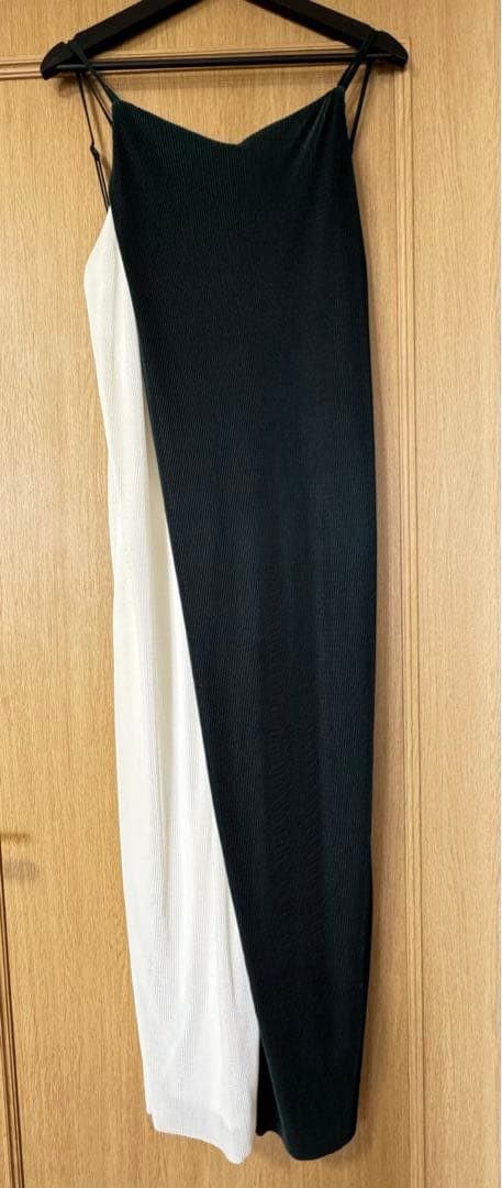 新品未使用 un3d CRYSTAL PLEATS AIO オールインワン