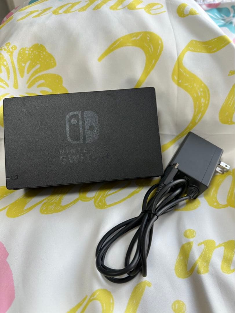 Nintendo Switch 本体 ピンクとイエローのJoy-Con