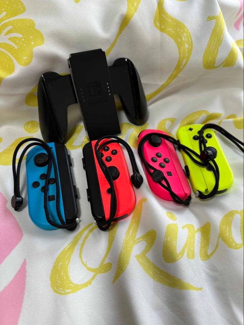 Nintendo Switch 本体 ピンクとイエローのJoy-Con