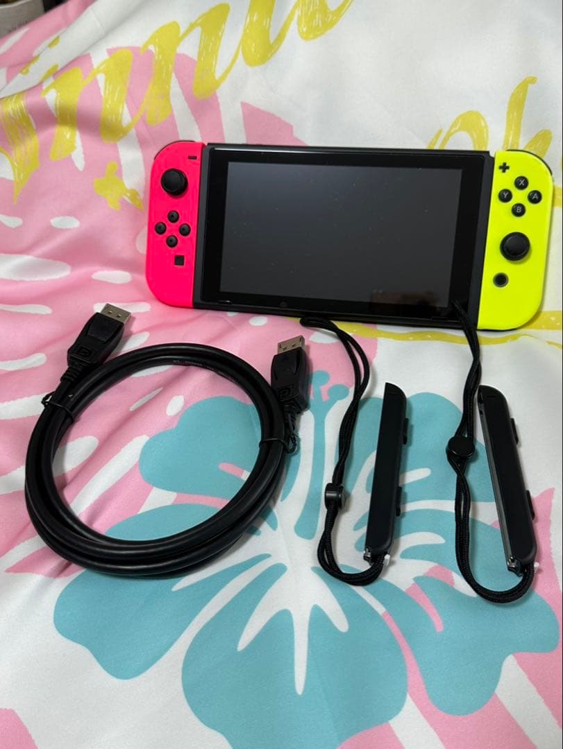 Nintendo Switch 本体 ピンクとイエローのJoy-Con
