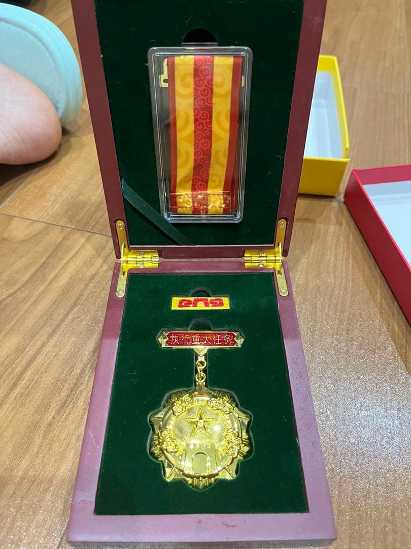 「ミリたま」超レア品！中国軍「重大任務実行記念章」(中古品)