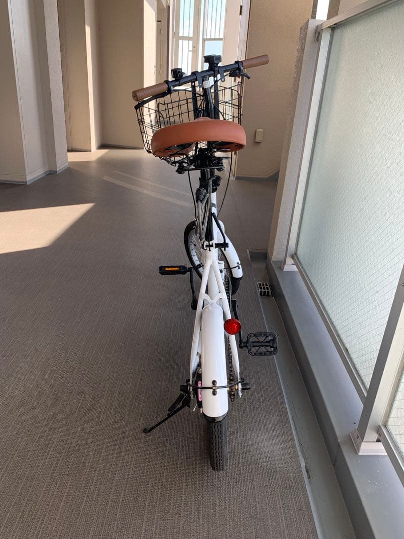 送料込み!走行2km程度 折りたたみ自転車 ホワイト ブラウンサドル