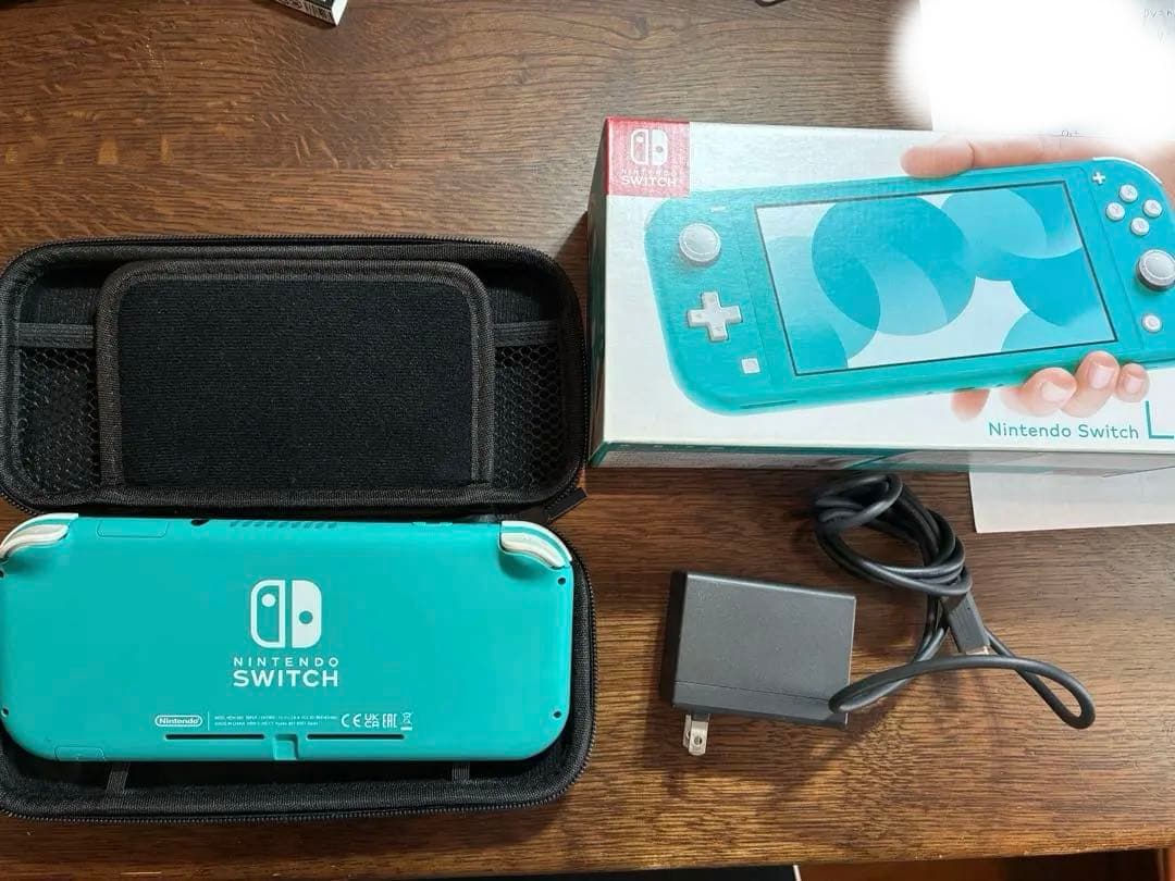 ニンテンドーSwitch lite ライト　本体　充電器あり　ケース、箱付き