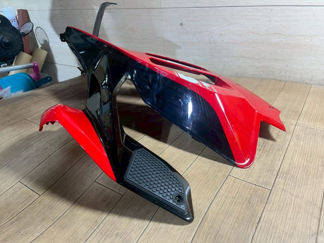 ドゥカティ　DUCATI パニガーレ　V4　SP2アニバーサリー 右サイドカウル