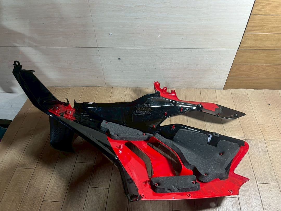 ドゥカティ　DUCATI パニガーレ　V4　SP2アニバーサリー 右サイドカウル