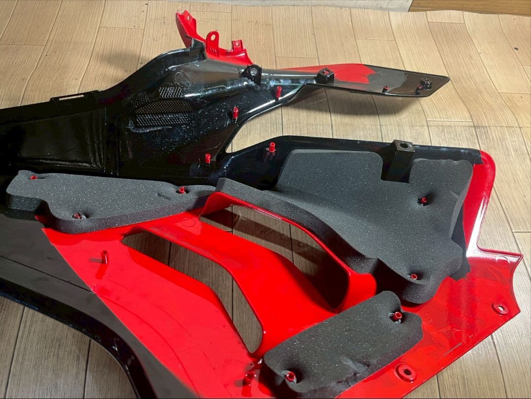 ドゥカティ　DUCATI パニガーレ　V4　SP2アニバーサリー 右サイドカウル