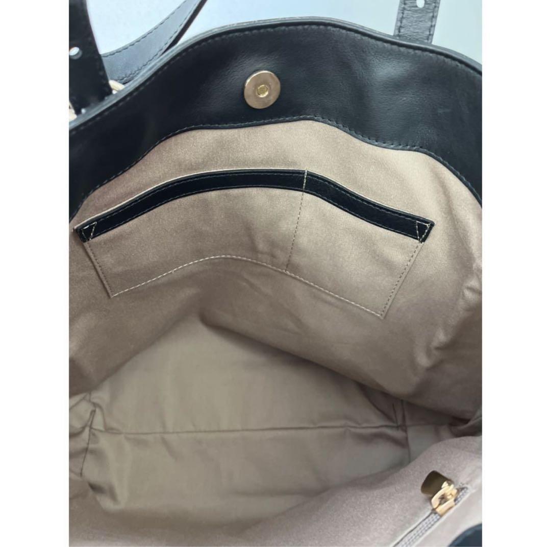 y*o様 ベルサーチ黒の合成皮革トートバッグ