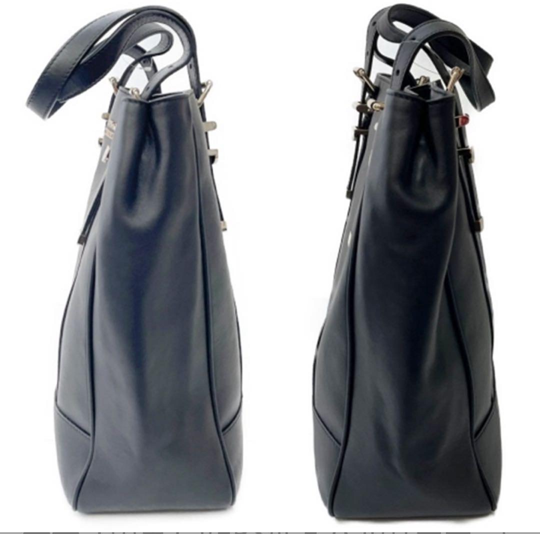 y*o様 ベルサーチ黒の合成皮革トートバッグ