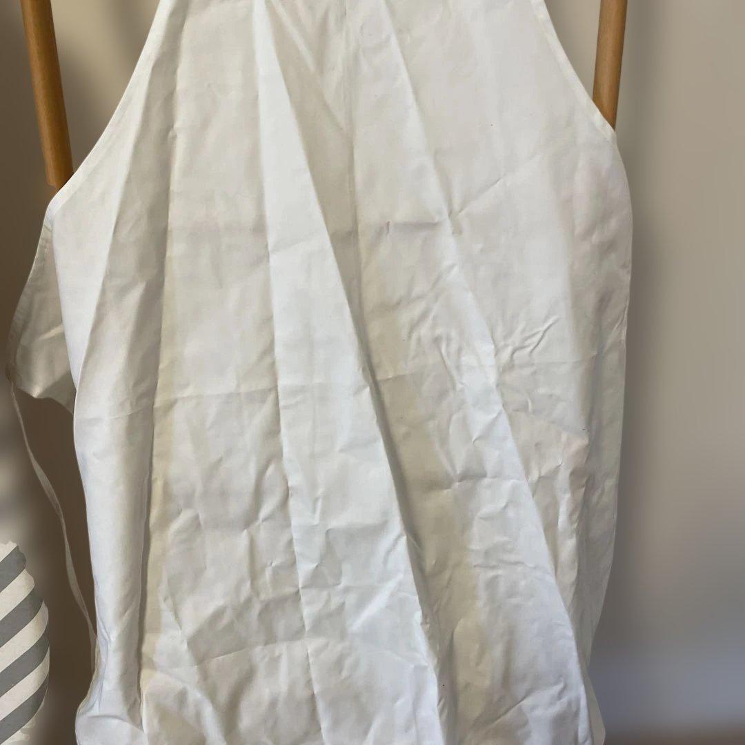 ノーレーズンサンドイッチ　エプロン　平野紗希子