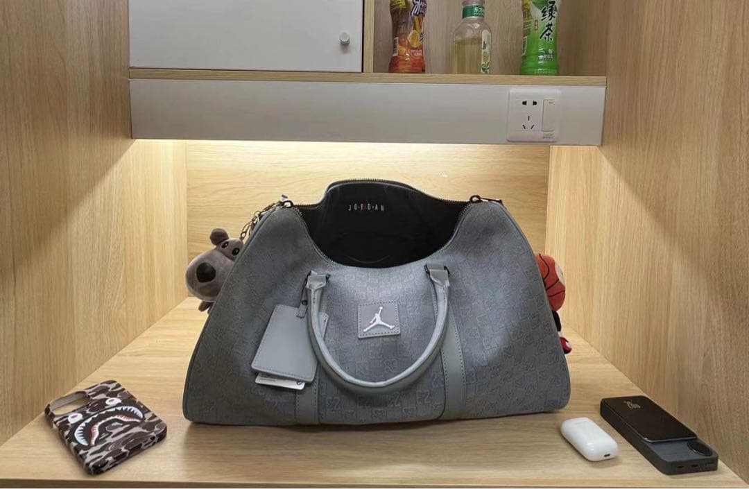 バッグ Jordan Monogram Duffle Bag (25L) \"Grey\"