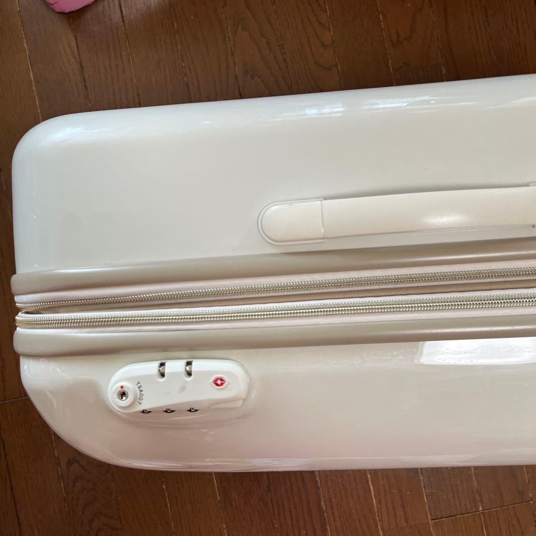 ace. キャリーケース ホワイト 55リットル　3-7泊　エキスパンド付