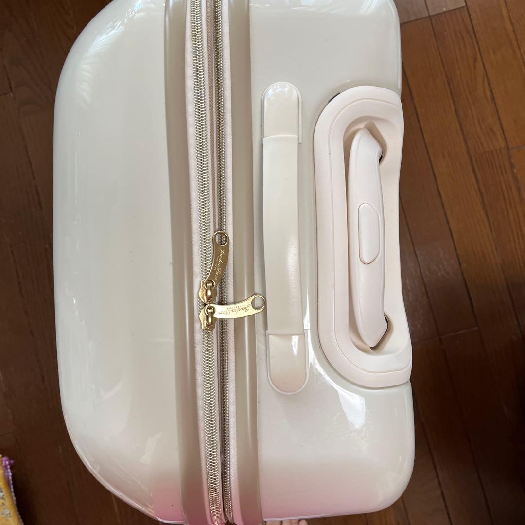 ace. キャリーケース ホワイト 55リットル　3-7泊　エキスパンド付