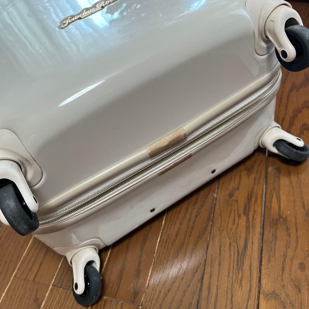 ace. キャリーケース ホワイト 55リットル　3-7泊　エキスパンド付