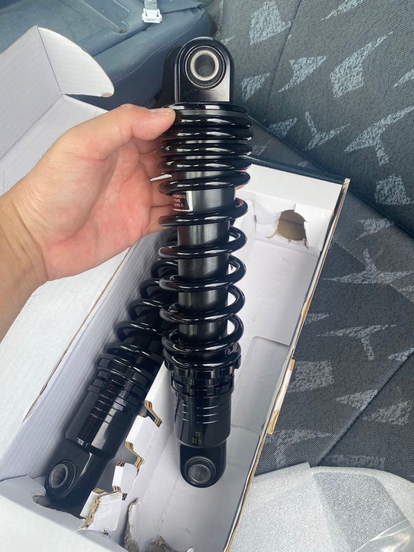 DRAG PREMIUM ハーレー　スポーツスター　サス　ショック