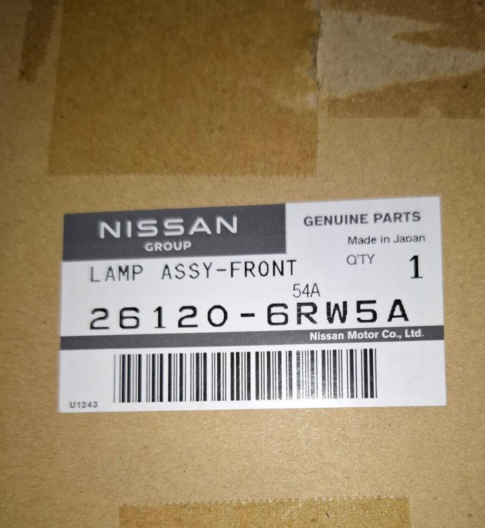 日産エクストレイルＴ３３　LED右コンビネーションランプ ・ウィンカー