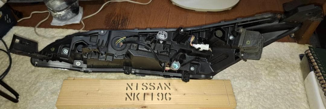 日産エクストレイルＴ３３　LED右コンビネーションランプ ・ウィンカー