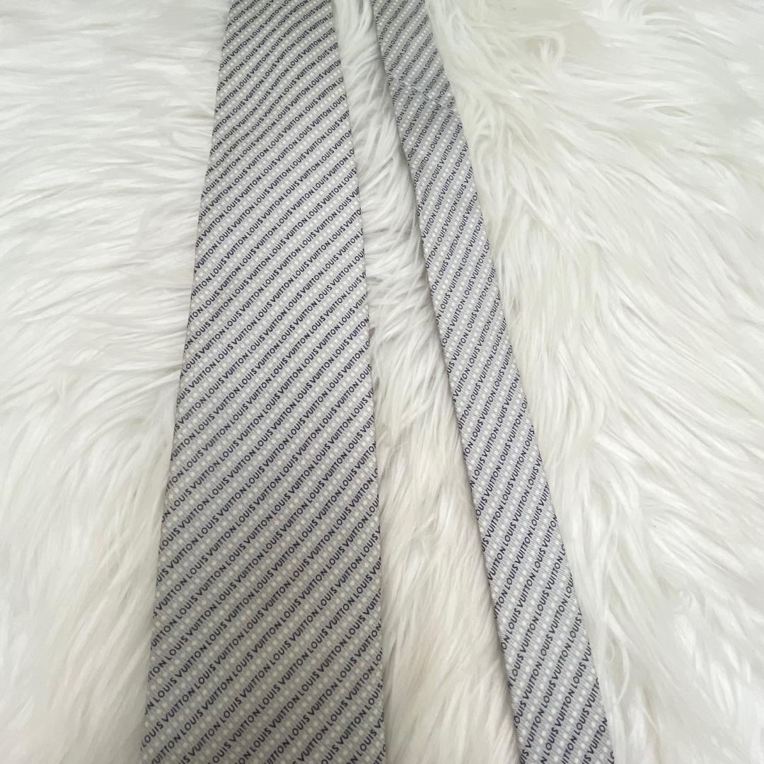 美品✨ルイヴィトンLouis Vuitton　シルクネクタイ　イタリア製グレイ系
