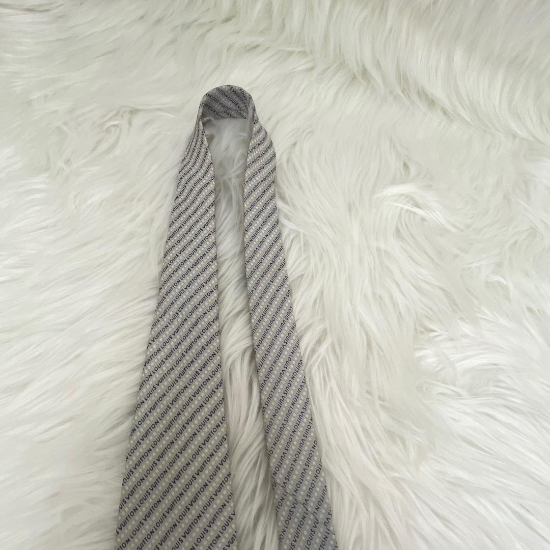 美品✨ルイヴィトンLouis Vuitton　シルクネクタイ　イタリア製グレイ系