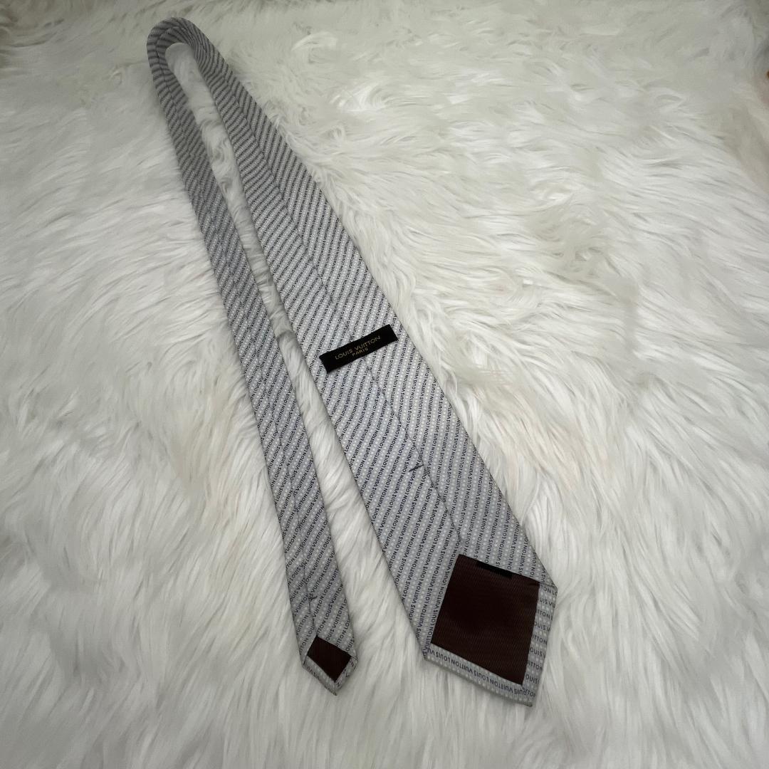美品✨ルイヴィトンLouis Vuitton　シルクネクタイ　イタリア製グレイ系