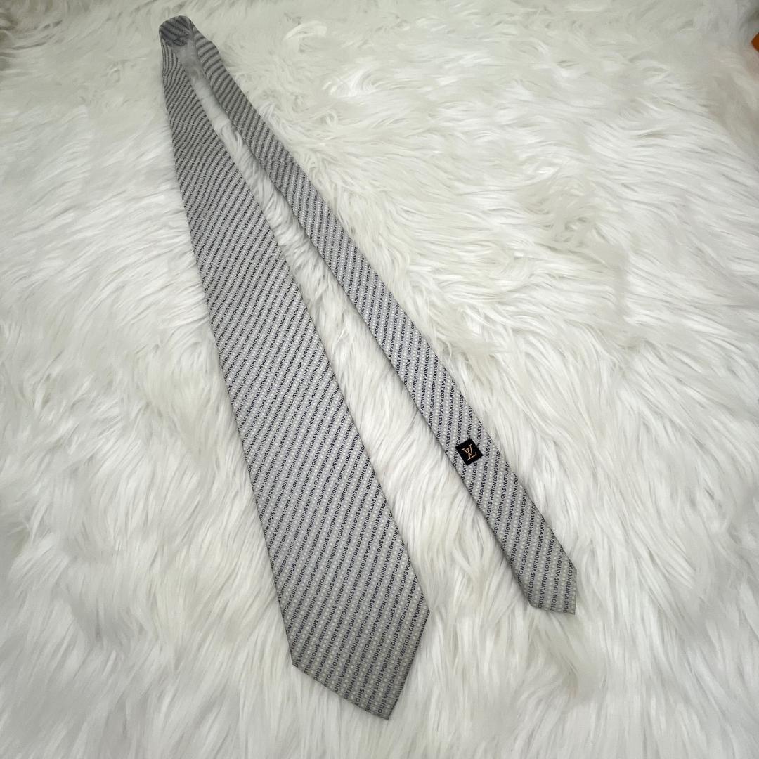 美品✨ルイヴィトンLouis Vuitton　シルクネクタイ　イタリア製グレイ系