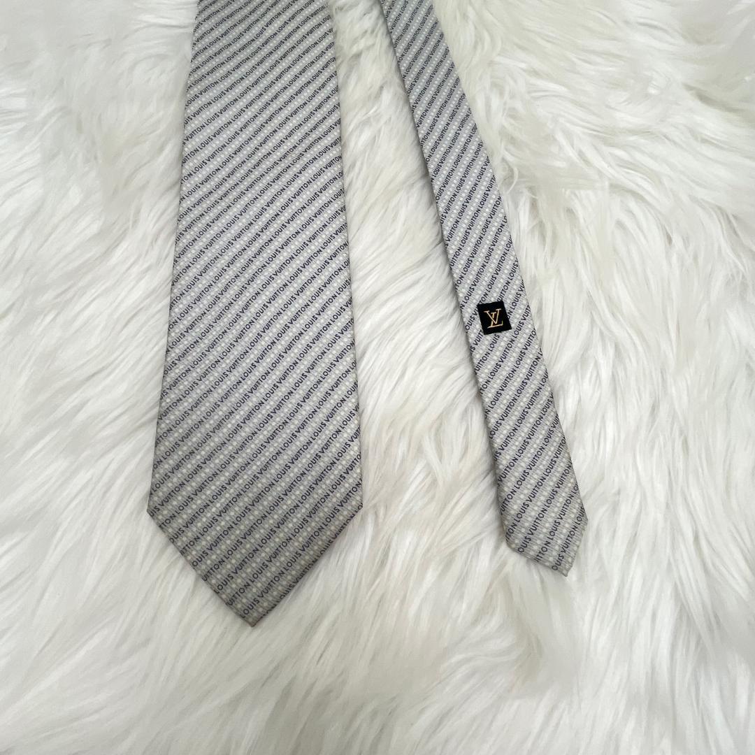 美品✨ルイヴィトンLouis Vuitton　シルクネクタイ　イタリア製グレイ系
