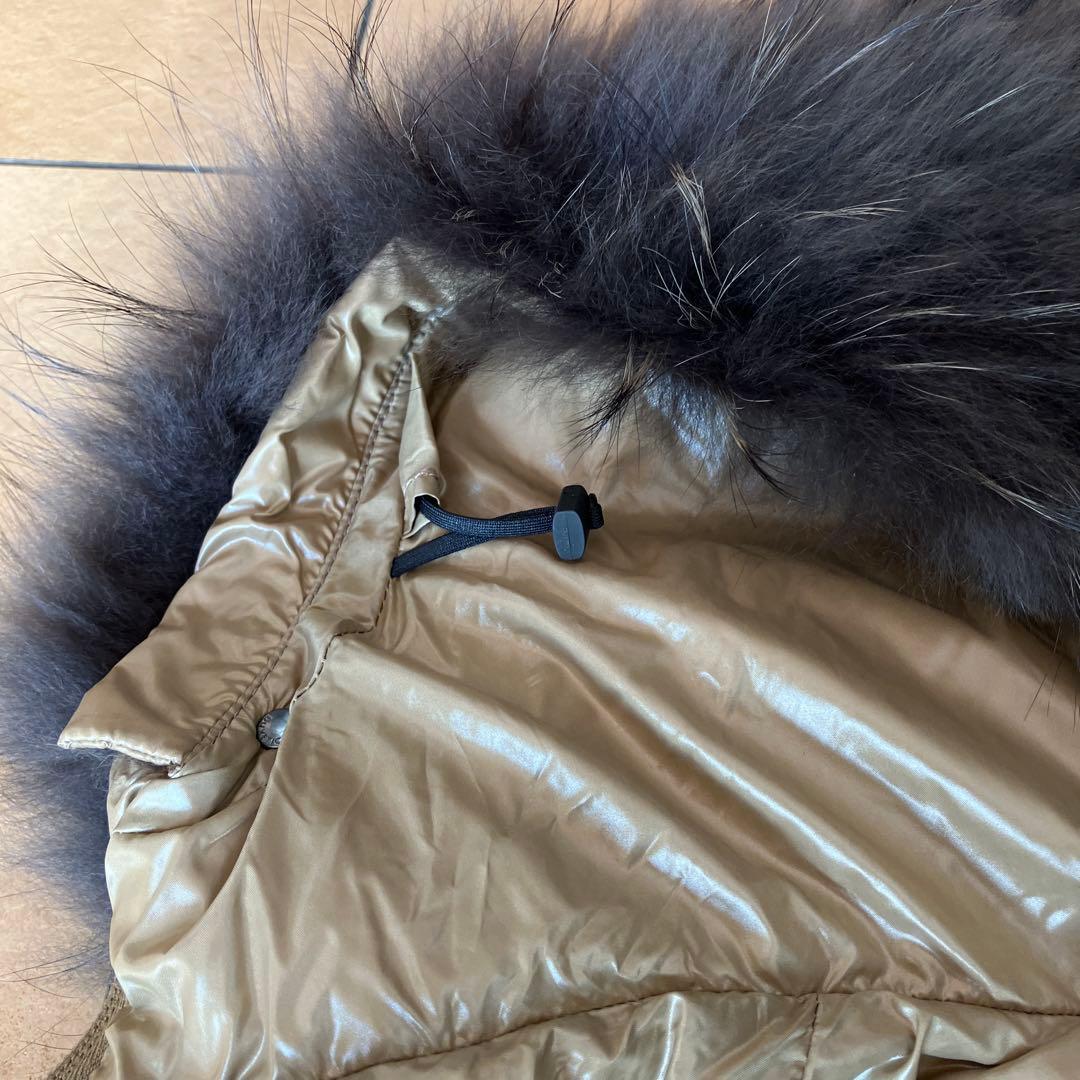 美品デュベチカファーフード付き ベージュ ダウンベスト 44