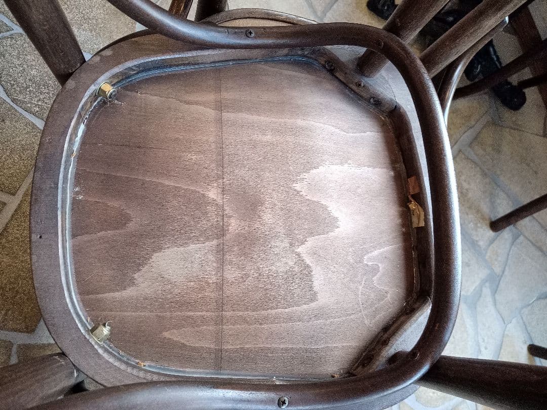 IDEC社製アンティークベントウッドチェア2脚