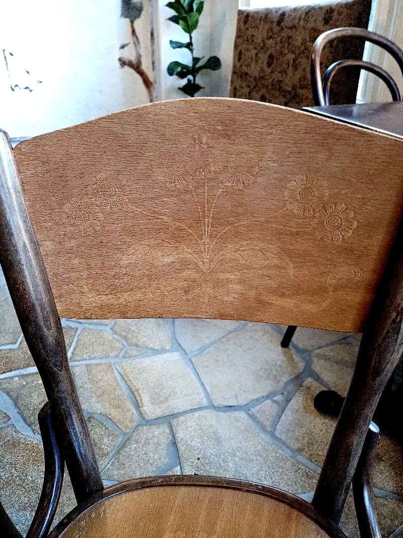 IDEC社製アンティークベントウッドチェア2脚