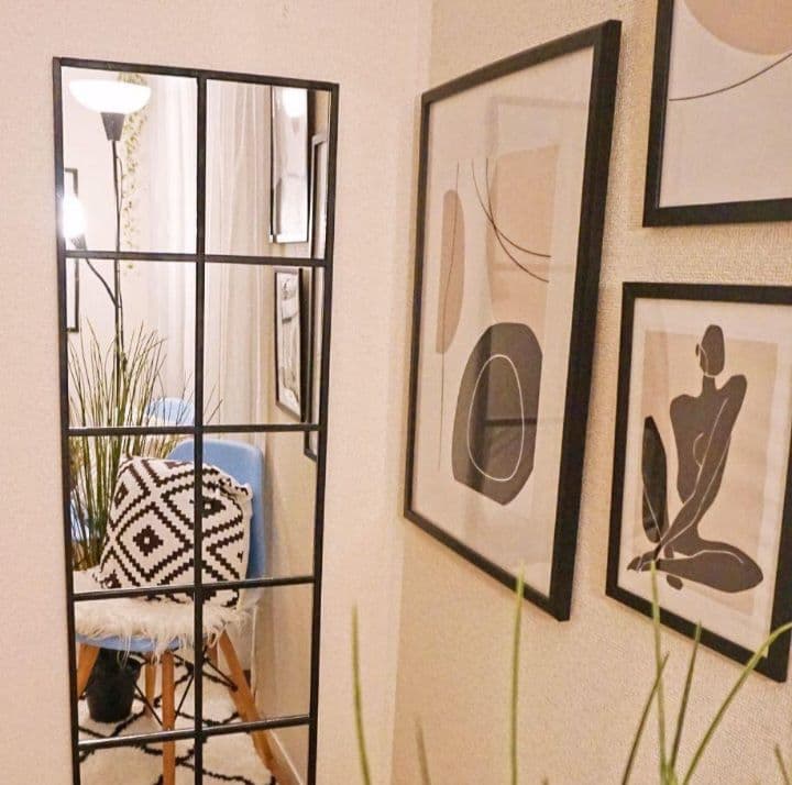 格子状フレームの壁掛け鏡（ブラック・ホワイト） 9枚ミラー