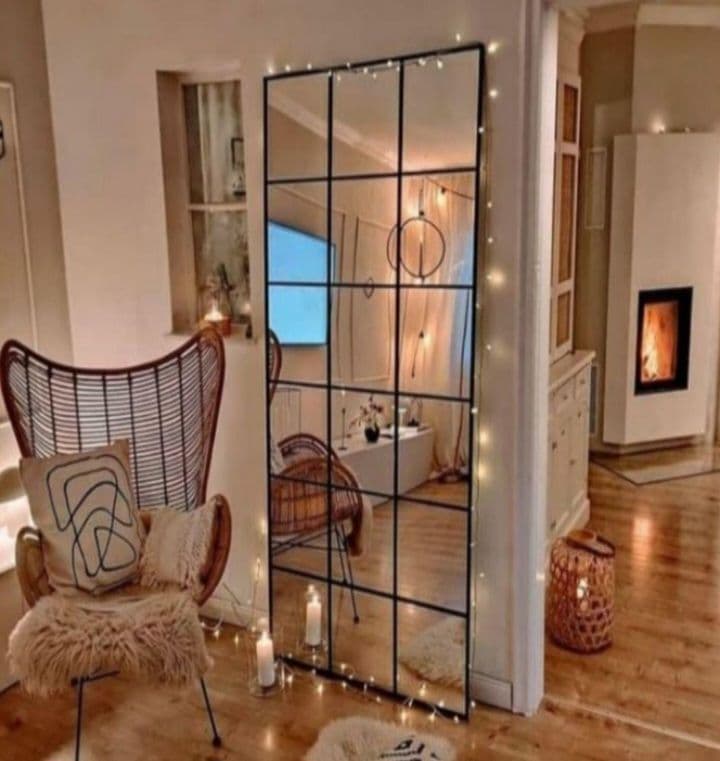 格子状フレームの壁掛け鏡（ブラック・ホワイト） 9枚ミラー