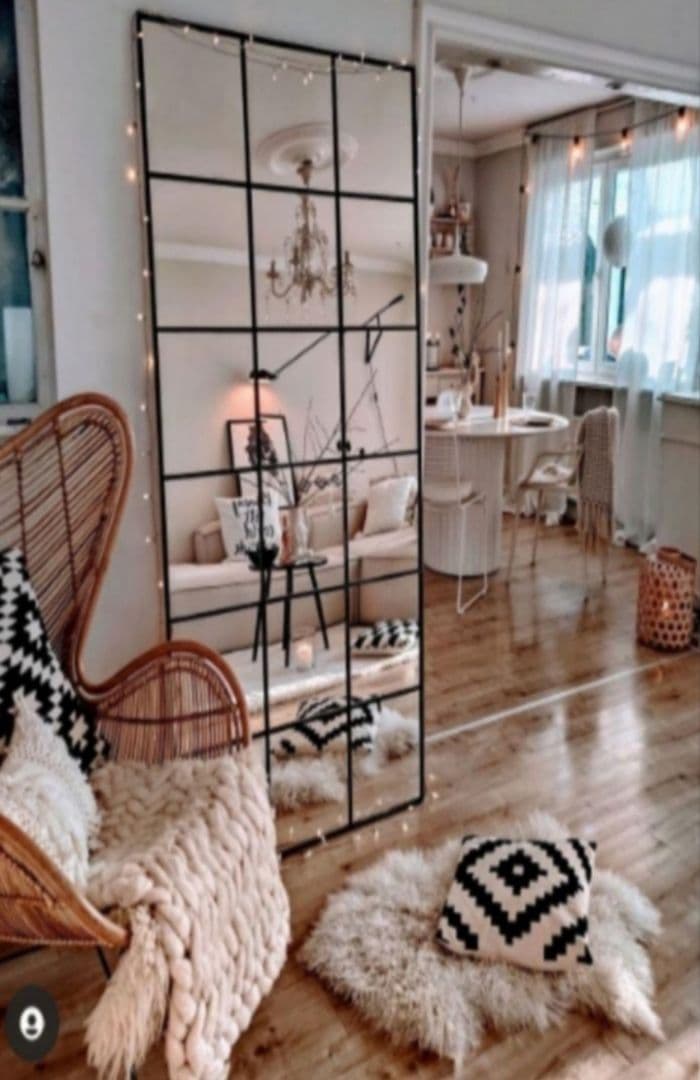 格子状フレームの壁掛け鏡（ブラック・ホワイト） 9枚ミラー